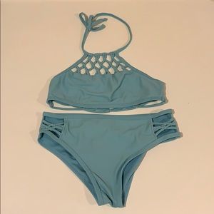 Turquoise strappy bikini.